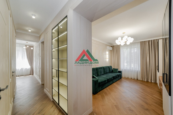 Продам трехкомнатную (3-комн.) квартиру, Красная ул, 204, Краснодар г