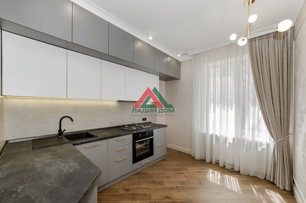 Продам трехкомнатную (3-комн.) квартиру, Красная ул, 204, Краснодар г