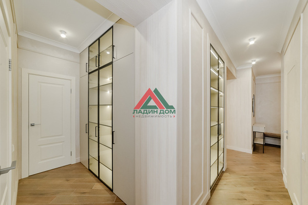 Продам трехкомнатную (3-комн.) квартиру, Красная ул, 204, Краснодар г