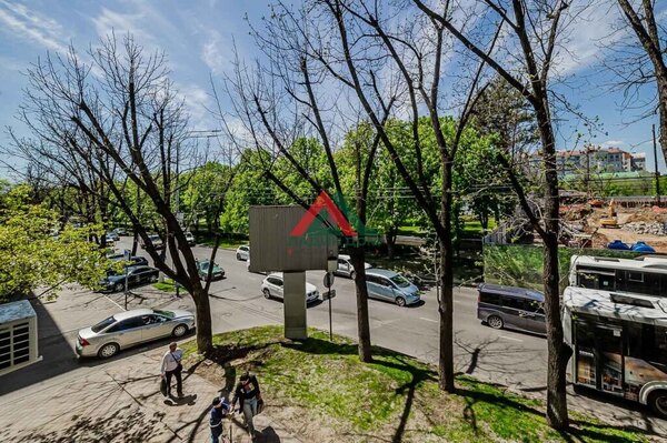 Продам трехкомнатную (3-комн.) квартиру, Красная ул, 204, Краснодар г