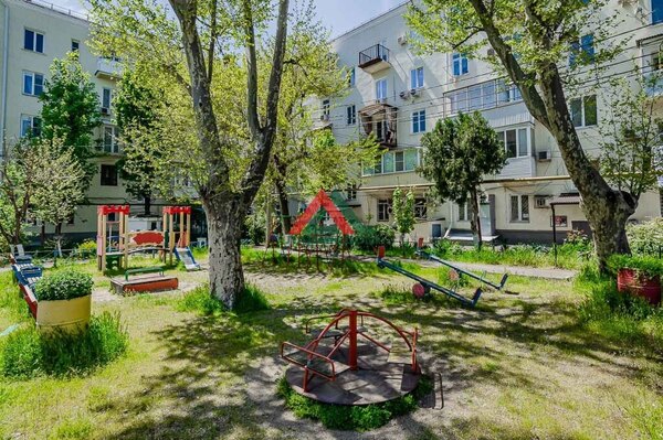 Продам трехкомнатную (3-комн.) квартиру, Красная ул, 204, Краснодар г