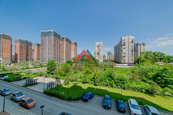 Продам двухкомнатную (2-комн.) квартиру, Питерская ул, 40, Краснодар г