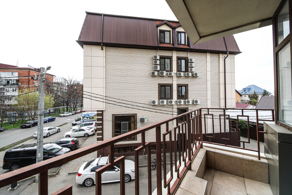 Продам многокомнатную квартиру, Брянская ул, 49, Краснодар г