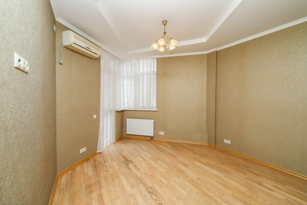 Продам многокомнатную квартиру, Брянская ул, 49, Краснодар г