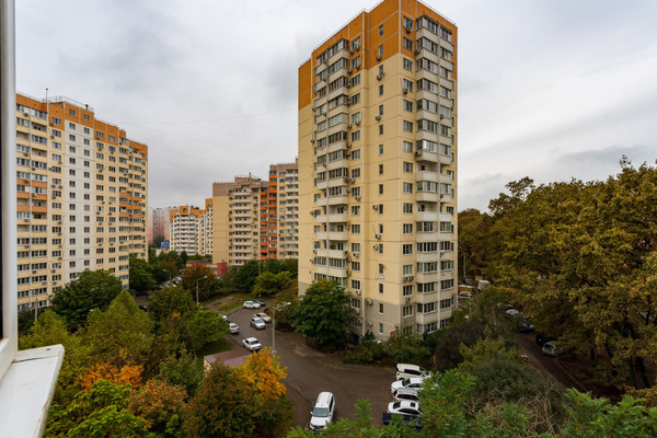 Продам трехкомнатную (3-комн.) квартиру, им. Героя Аверкиева А.А. ул, 14, Краснодар г