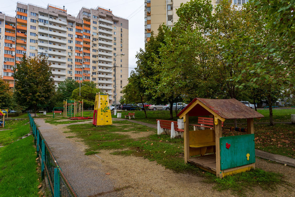 Продам трехкомнатную (3-комн.) квартиру, им. Героя Аверкиева А.А. ул, 14, Краснодар г