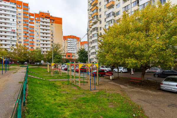 Продам трехкомнатную (3-комн.) квартиру, им. Героя Аверкиева А.А. ул, 14, Краснодар г