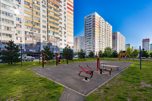 Продам двухкомнатную (2-комн.) квартиру, им. Героя Яцкова И.В. ул, 28, Краснодар г