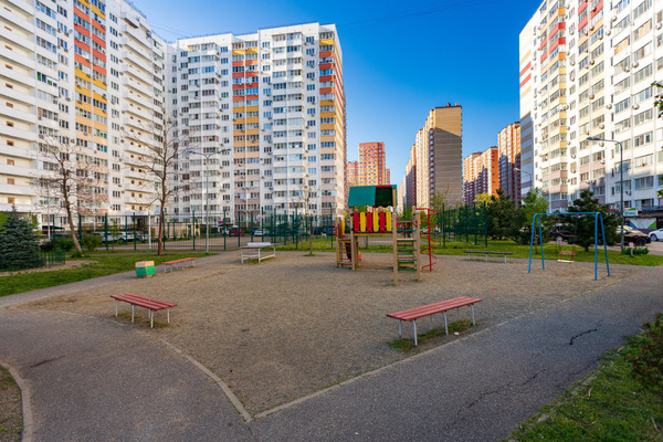 Продам двухкомнатную (2-комн.) квартиру, им. Героя Яцкова И.В. ул, 28, Краснодар г