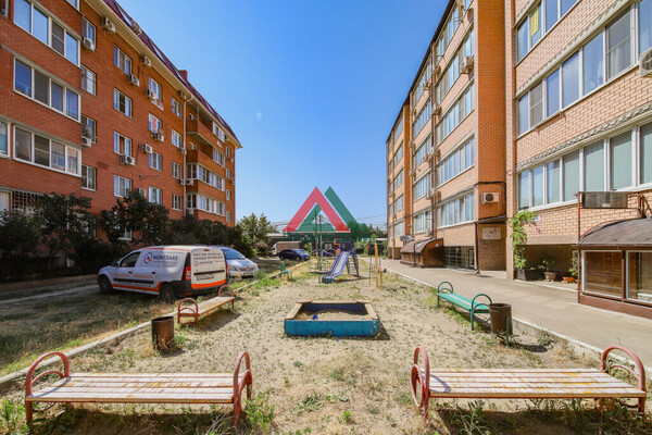 Продам двухкомнатную (2-комн.) квартиру, им. Прокофьева С.С. ул, 10, Краснодар г