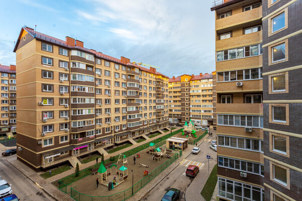 Продам трехкомнатную (3-комн.) квартиру, им. лётчика Позднякова ул, 2, Краснодар г