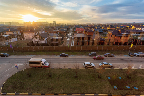 Продам трехкомнатную (3-комн.) квартиру, им. лётчика Позднякова ул, 2, Краснодар г