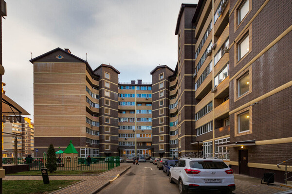 Продам трехкомнатную (3-комн.) квартиру, им. лётчика Позднякова ул, 2, Краснодар г