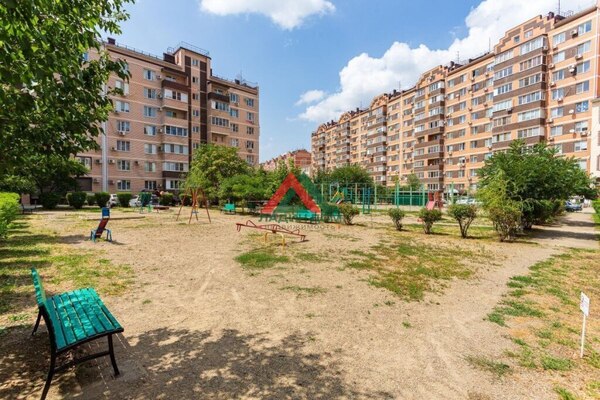 Продам двухкомнатную (2-комн.) квартиру, Восточно-Кругликовская ул, 94, Краснодар г