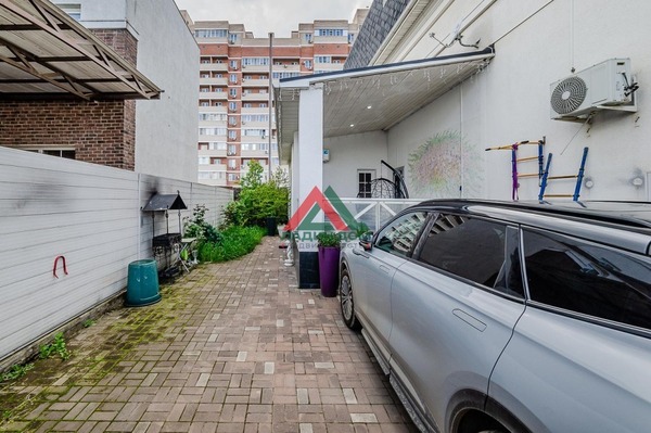 Продам трехкомнатную (3-комн.) квартиру, Российская ул, 369А, Краснодар г