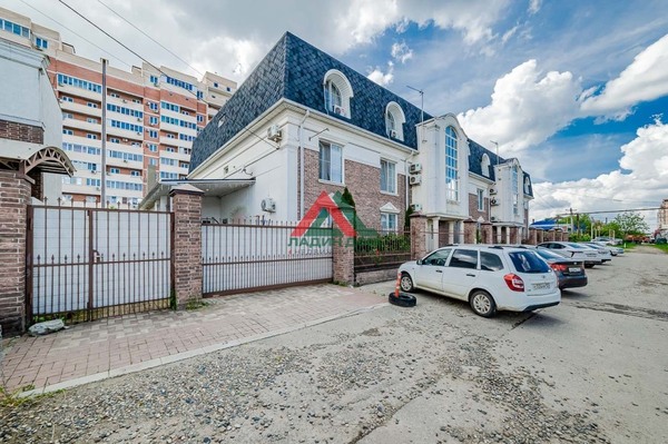 Продам трехкомнатную (3-комн.) квартиру, Российская ул, 369А, Краснодар г