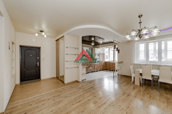 Продам трехкомнатную (3-комн.) квартиру, им. Сергея Есенина ул, 84Б, Краснодар г