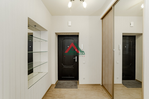 Продам трехкомнатную (3-комн.) квартиру, им. Сергея Есенина ул, 84Б, Краснодар г