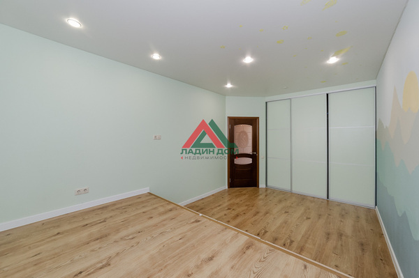 Продам трехкомнатную (3-комн.) квартиру, им. Сергея Есенина ул, 84Б, Краснодар г