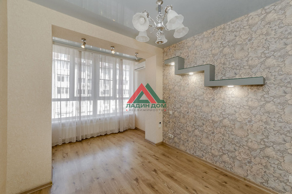 Продам трехкомнатную (3-комн.) квартиру, им. Сергея Есенина ул, 84Б, Краснодар г