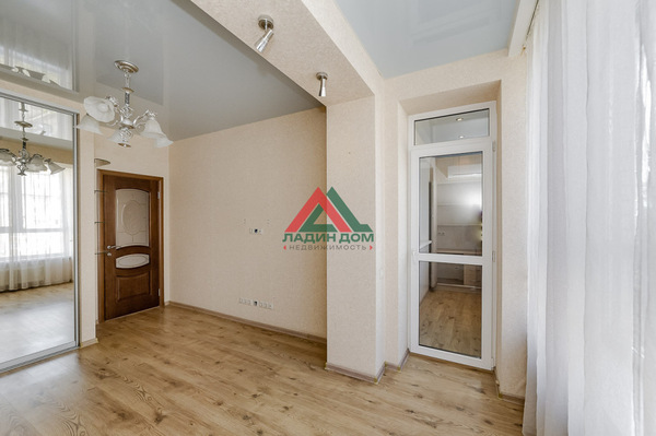 Продам трехкомнатную (3-комн.) квартиру, им. Сергея Есенина ул, 84Б, Краснодар г