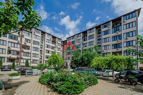 Продам трехкомнатную (3-комн.) квартиру, им. Сергея Есенина ул, 84Б, Краснодар г