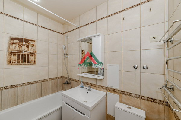 Продам двухкомнатную (2-комн.) квартиру, им. Рахманинова С.В. ул, 11, Краснодар г