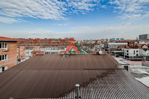 Продам двухкомнатную (2-комн.) квартиру, Ангарский проезд, 17, Краснодар г