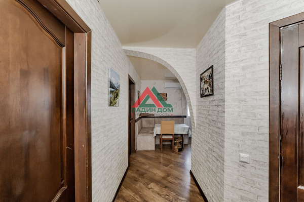 Продам двухкомнатную (2-комн.) квартиру, Ангарский проезд, 17, Краснодар г