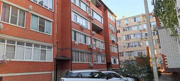 Продам двухкомнатную (2-комн.) квартиру, Измаильская ул, 16, Краснодар г