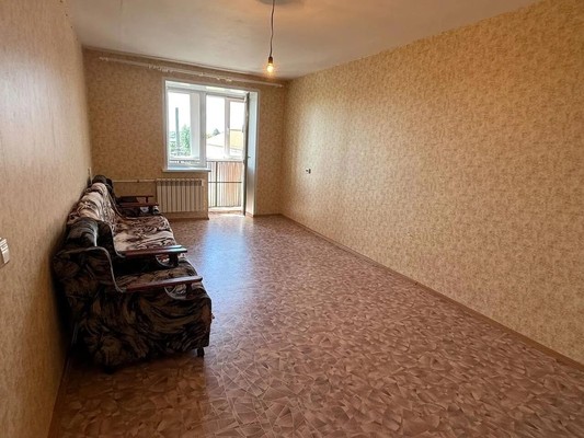 Продам трехкомнатную (3-комн.) квартиру, Новосельская ул, 9, Чернушка г