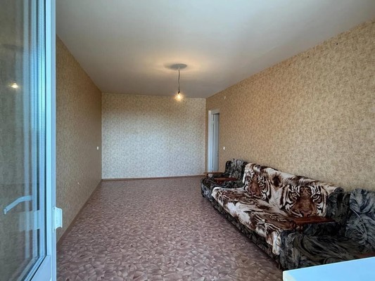 Продам трехкомнатную (3-комн.) квартиру, Новосельская ул, 9, Чернушка г