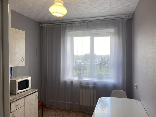 Продам трехкомнатную (3-комн.) квартиру, Новосельская ул, 9, Чернушка г