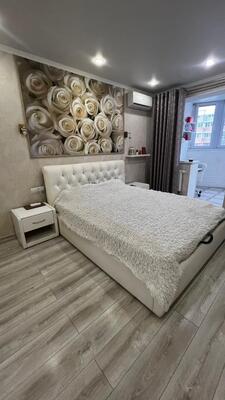 Продам двухкомнатную (2-комн.) квартиру, им. Цезаря Куникова ул, 35, Краснодар г