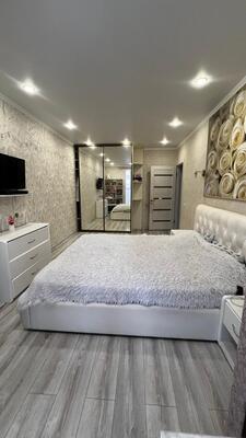 Продам двухкомнатную (2-комн.) квартиру, им. Цезаря Куникова ул, 35, Краснодар г