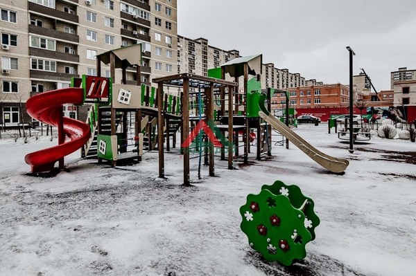 Продам трехкомнатную (3-комн.) квартиру, 2-я Линия ул, корпус 14, Краснодар г