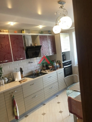Продам трехкомнатную (3-комн.) квартиру, Сахалинская ул, 10, Краснодар г