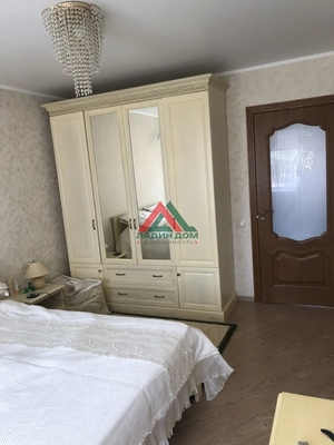 Продам трехкомнатную (3-комн.) квартиру, Сахалинская ул, 10, Краснодар г