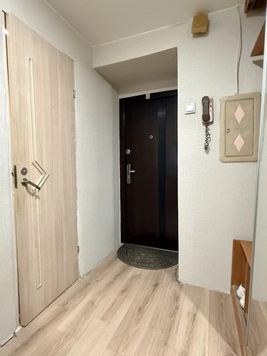 Продам однокомнатную (1-комн.) квартиру, Нехинская ул, 32корп2, Великий Новгород г