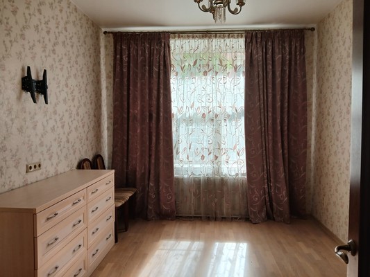 Продам трехкомнатную (3-комн.) квартиру, 20-я В.О. линия, 3В, Санкт-Петербург г