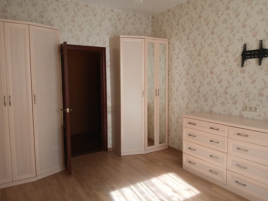 Продам трехкомнатную (3-комн.) квартиру, 20-я В.О. линия, 3В, Санкт-Петербург г