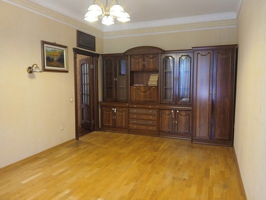 Продам трехкомнатную (3-комн.) квартиру, 20-я В.О. линия, 3В, Санкт-Петербург г