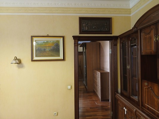 Продам трехкомнатную (3-комн.) квартиру, 20-я В.О. линия, 3В, Санкт-Петербург г