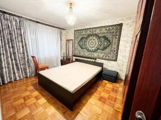 Продам двухкомнатную (2-комн.) квартиру, Серова ул, 11, Казань г