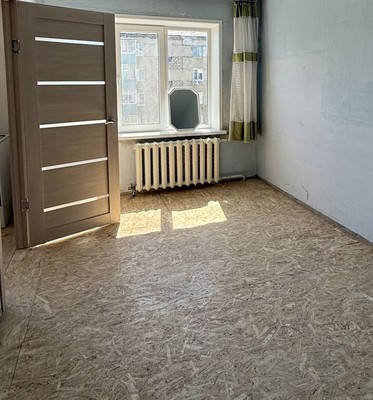 Продам трехкомнатную (3-комн.) квартиру, 2-й Микрорайон ул, 19, Эльбан рп