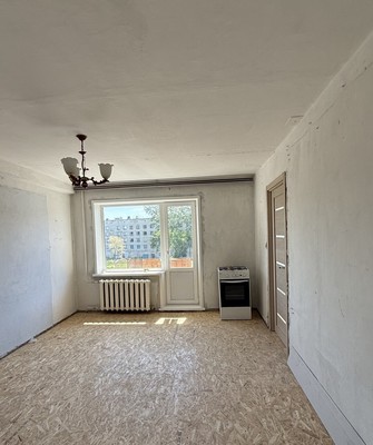 Продам трехкомнатную (3-комн.) квартиру, 2-й Микрорайон ул, 19, Эльбан рп