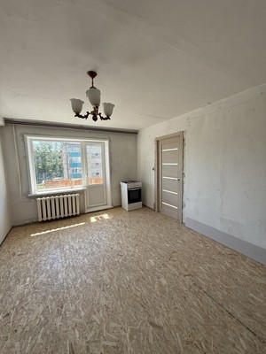 Продам трехкомнатную (3-комн.) квартиру, 2-й Микрорайон ул, 19, Эльбан рп