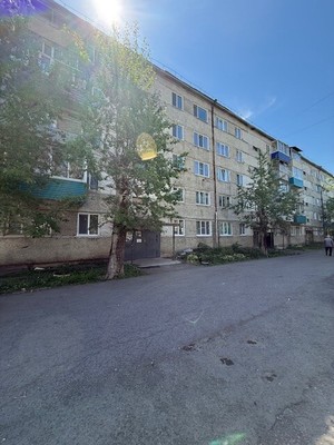 Продам трехкомнатную (3-комн.) квартиру, 2-й Микрорайон ул, 19, Эльбан рп
