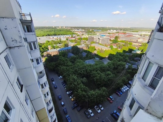Продам однокомнатную (1-комн.) квартиру, Восточный мкр, 1, Октябрьский рп