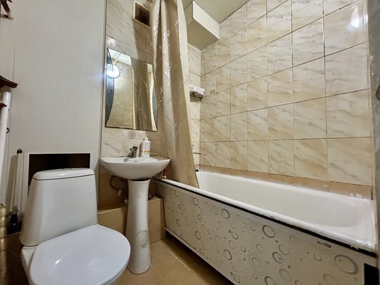 Продам двухкомнатную (2-комн.) квартиру, Беспалова ул, 41, Симферополь г